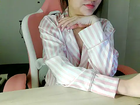 Linh-Barbie live cam on StripChat