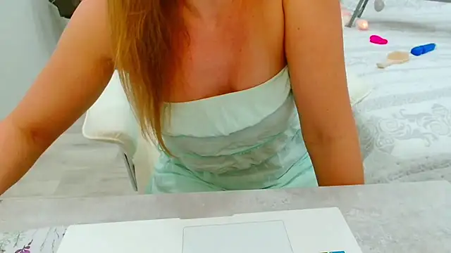 EveLove33 live cam on StripChat