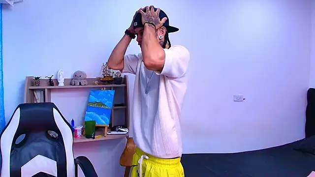 hot_man05 live cam on StripChat