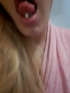 Dirtyfeelin live cam on StripChat