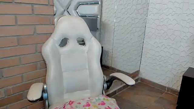 KattyLilli live cam room