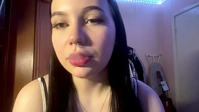EileenKowalske live cam on StripChat