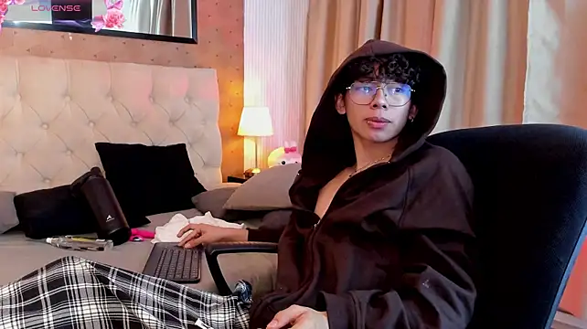 liam_twiink live Stripchat room