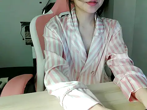 Live webcam show with Linh-Barbie - Interactive Lovense toys available