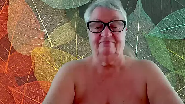 Show de webcam en vivo con Mystery-Grandmother - Juguetes Lovense interactivos disponibles