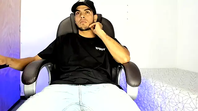mikee_scooth live Stripchat room