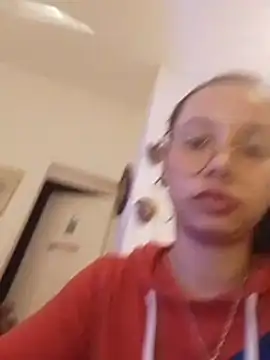 krarakiara live cam room