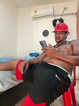 bigdick211292 live cam on StripChat