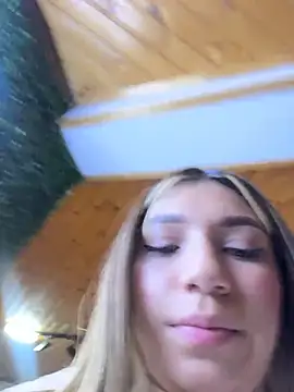 Issa_pink18