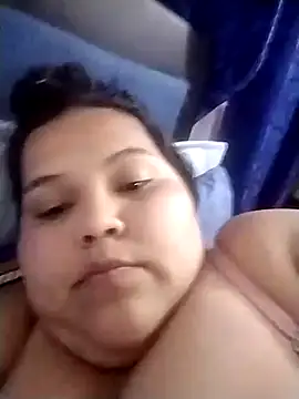 magda_curvy2324 live cam on StripChat