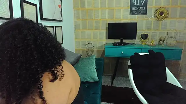 bigsweet_andrea live cam on StripChat