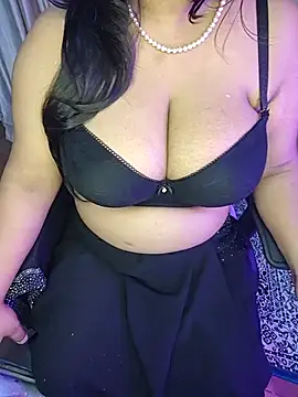 Curvy_Pooja