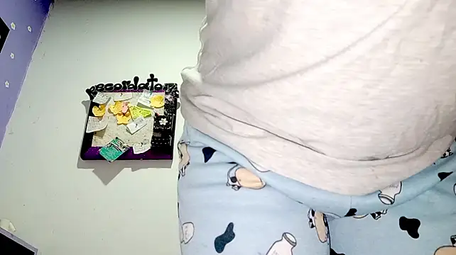 PetiteIvoryQueen19