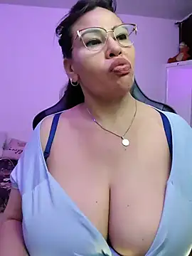 esmeralda_milf live cam preview