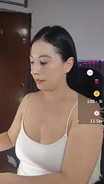 Emma_Hotkiss