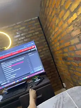 valenthottie live Stripchat room
