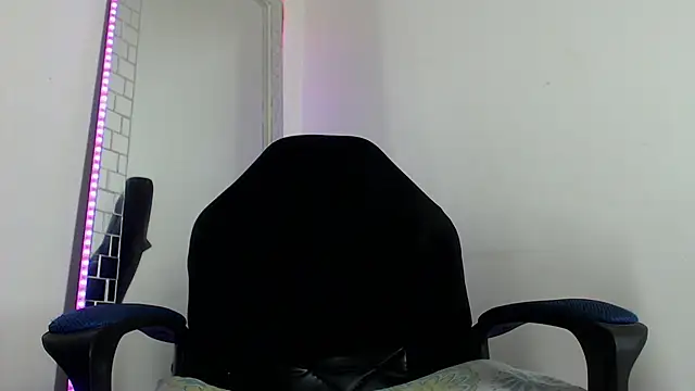 Nash_fit18 live cam on StripChat