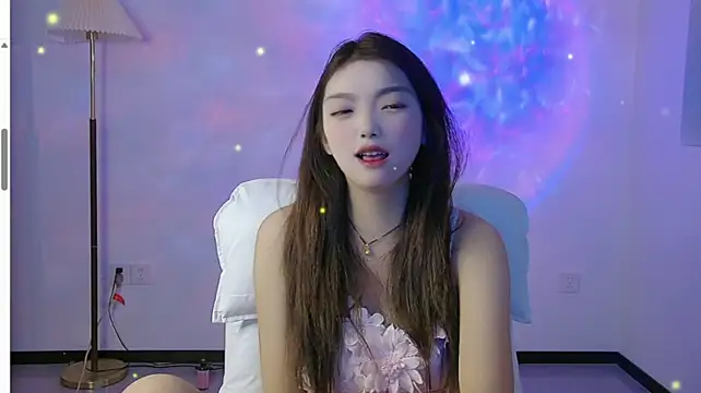 lili-6677 live cam on StripChat