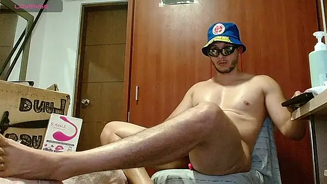 MarcusMilarc live cam on StripChat