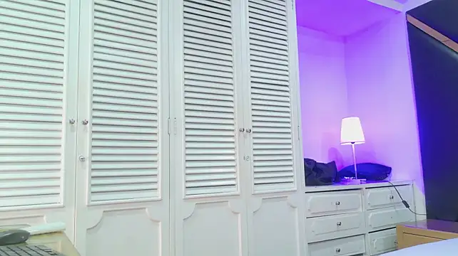 Adel_Nesbiit live cam room