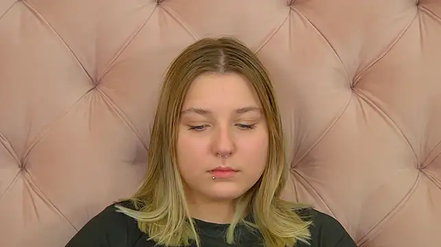 TinnaBurton live cam room