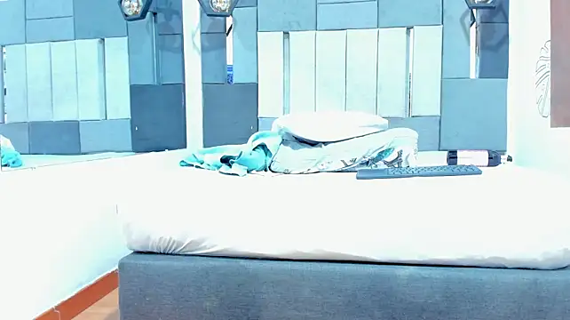 FreyaLanne live cam room