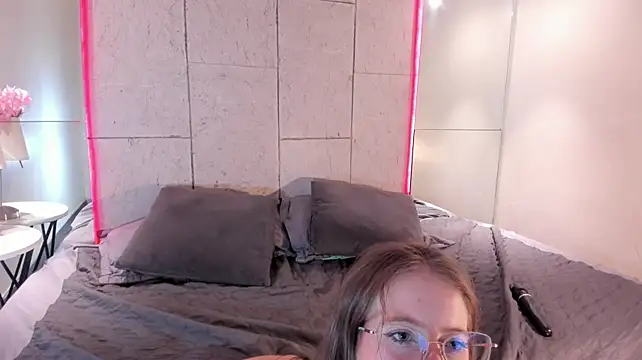 Emma_E live cam room