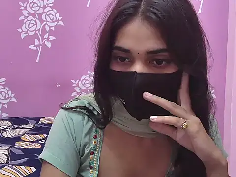 Shanaya-xo live cam room