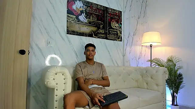 WHITET_AND_BLACK live cam room