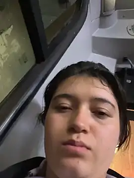 Karina_Leon