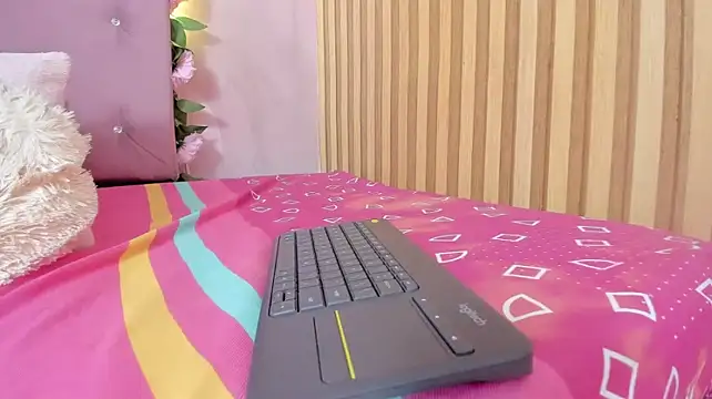 lovely__kiss__ live cam on StripChat
