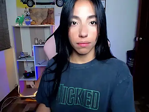 Amber_Morgan_1