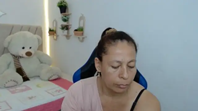 mature_martina