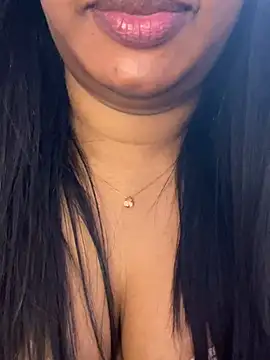 Tamil_Maaya live cam room