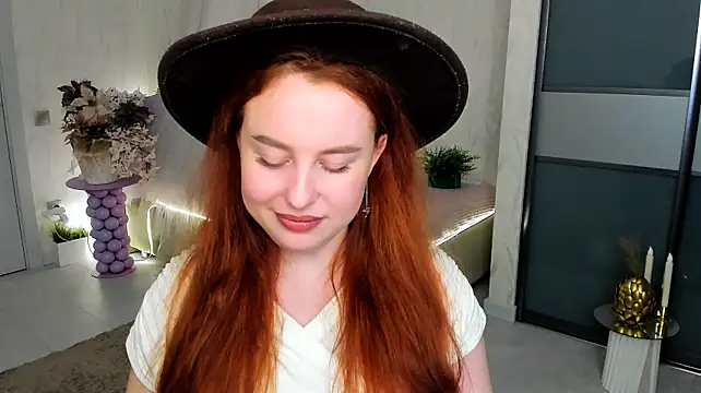 AirySilhouette live cam room