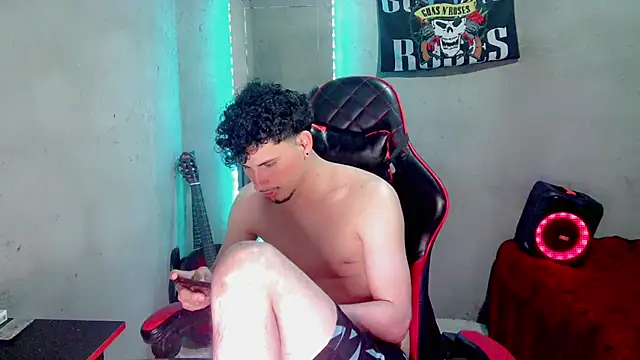 Atom_Hot webcam stripchat model stream image