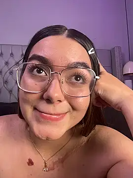 Juli_saenz_ live cam room