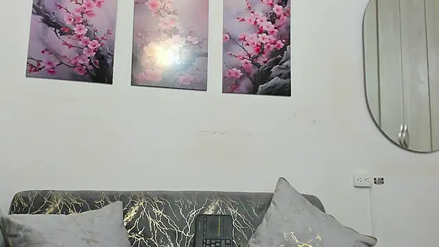 pinky_f00x live cam on StripChat