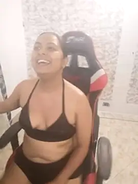 Zarinamoon live cam on StripChat