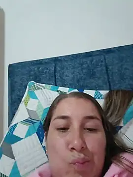 Lipzzy_sun20 live cam on StripChat