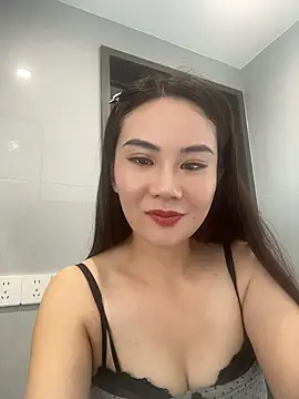Yioyio-666 live cam on StripChat