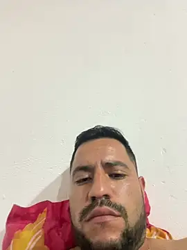 alvaro91911 live cam on StripChat
