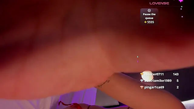 candyy_red_ live cam on StripChat
