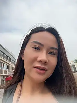 Yioyio-666 live cam on StripChat