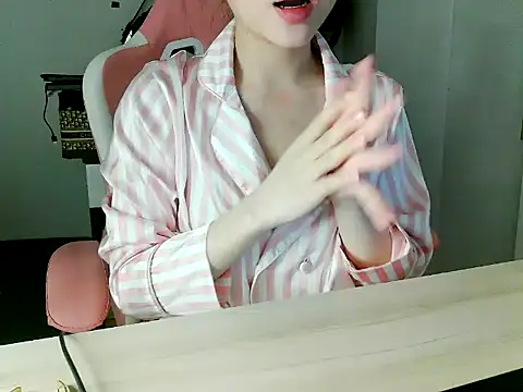 Linh-Barbie live cam on StripChat