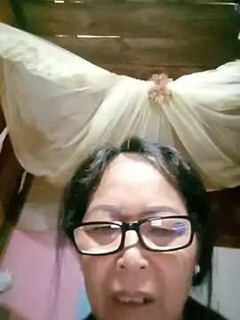 Topless Play on Stripchat