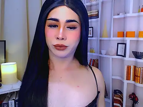Bini_Red live cam on StripChat