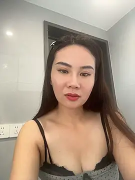 Yioyio-666 live cam on StripChat