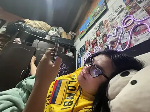 violeta_818 webcam stripchat model stream image