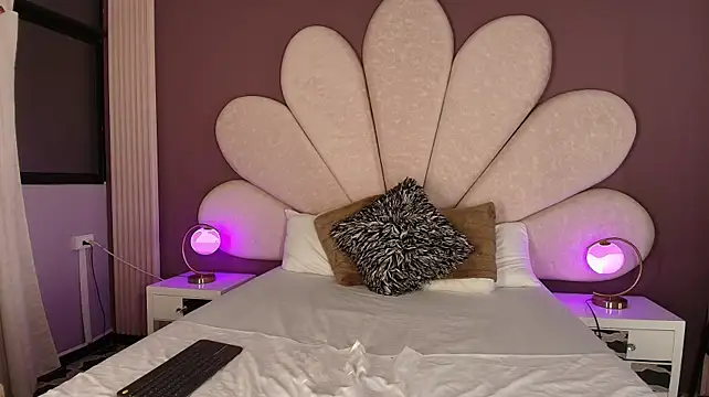 LolaGray__